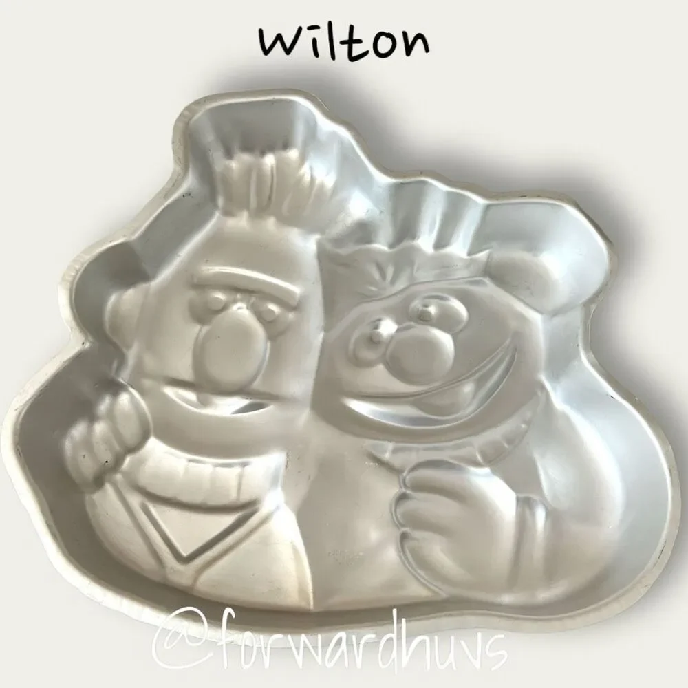 Wilton Vintage 1977 Burt & Ernie Cake Pan